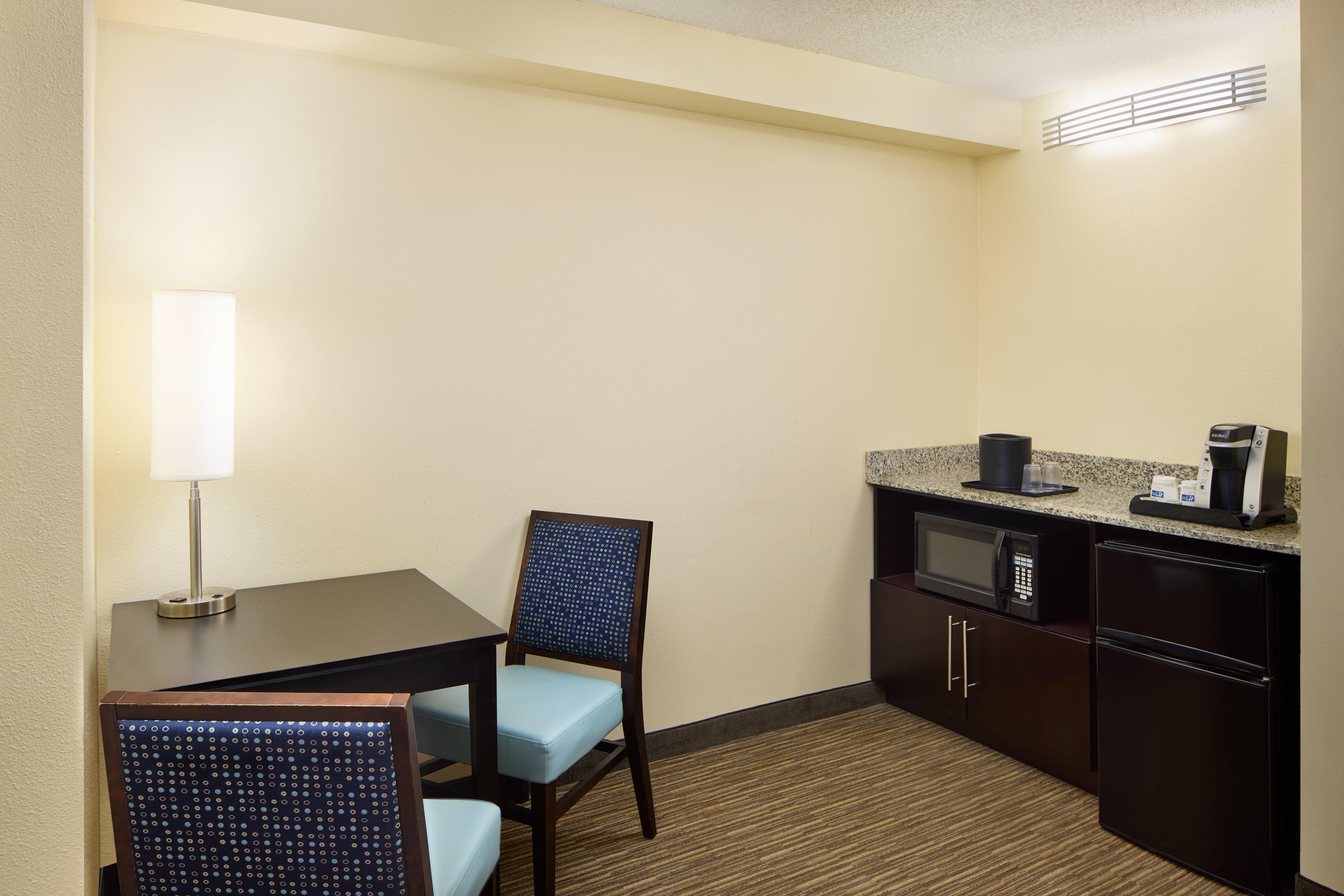Holiday Inn Express & Suites Alpharetta By Ihg Exterior foto